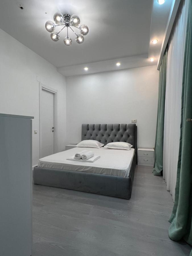 Center By Acme Rent