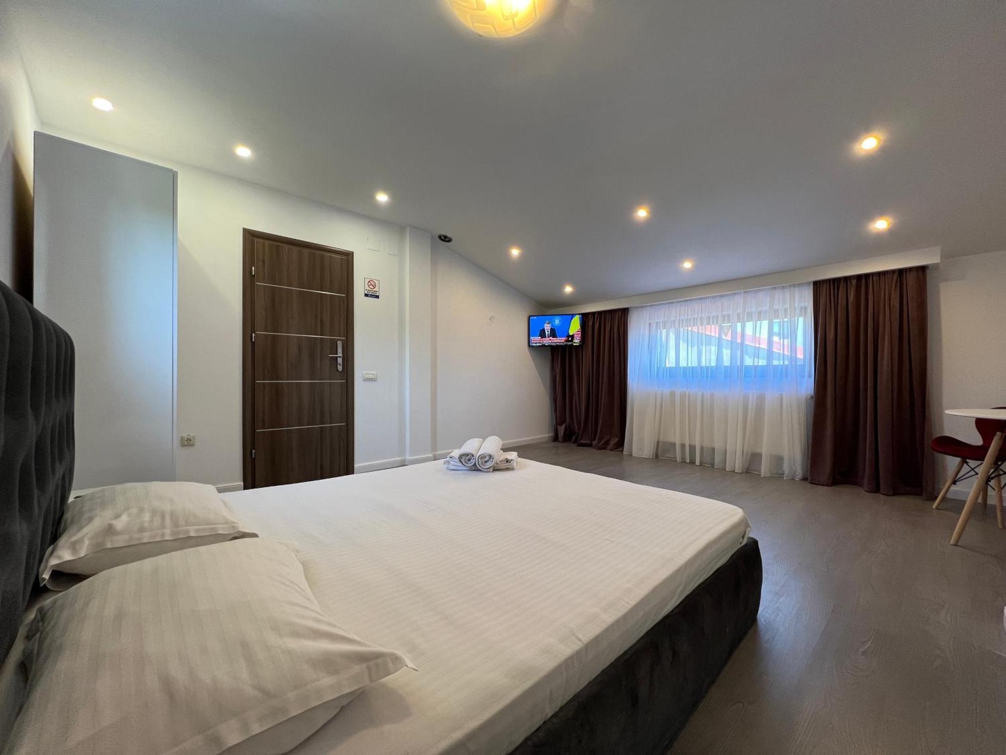 Center By Acme Rent 2* Bucureşti