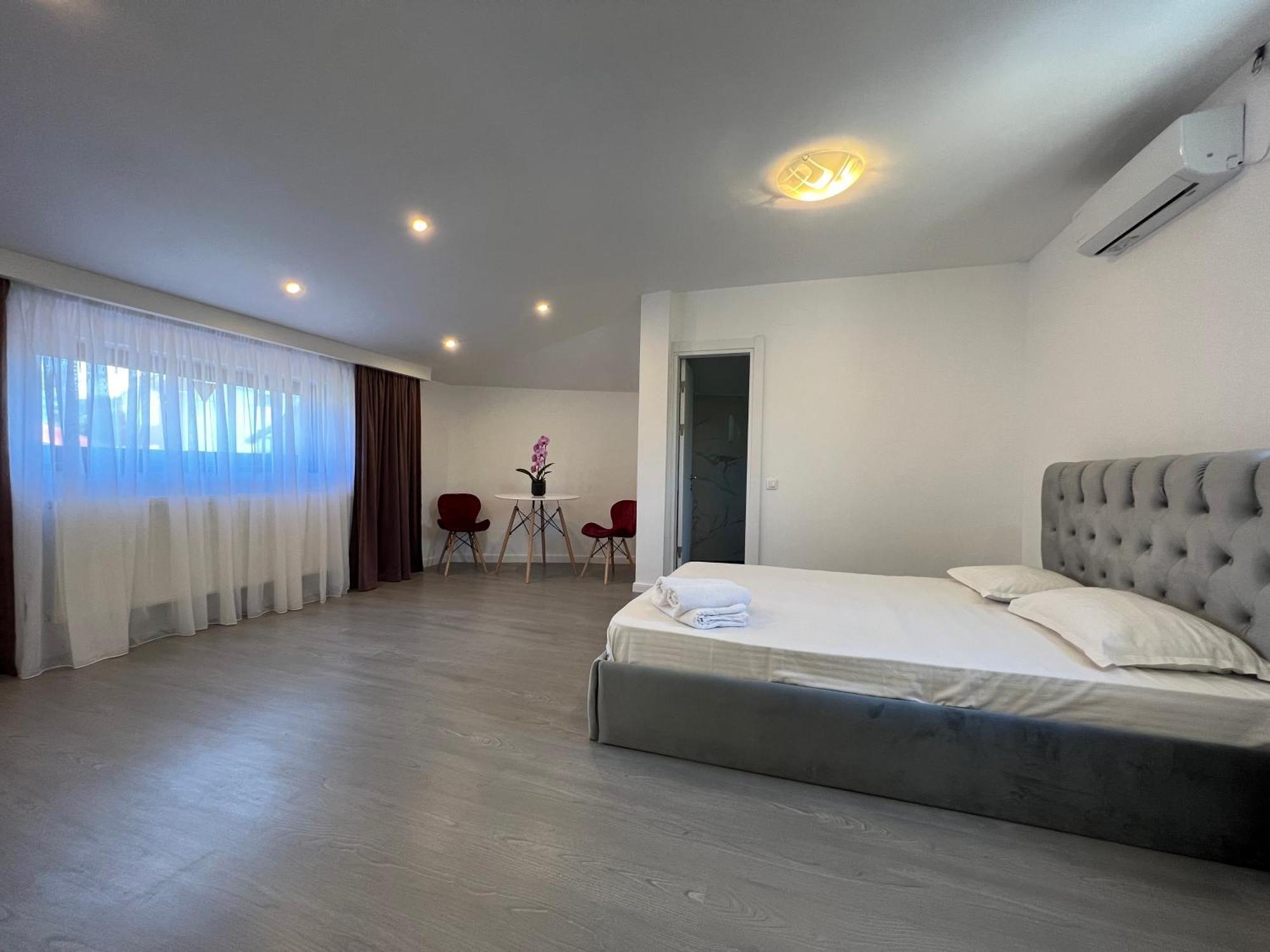 Center By Acme Rent Pensiune Bucureşti